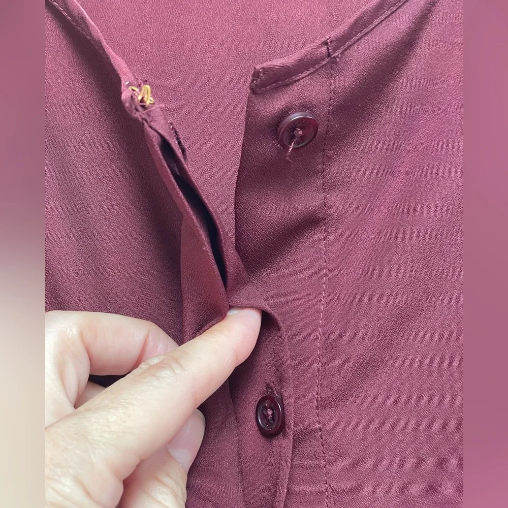 ☀️2/$20 Michael Kors Burgundy Red Boxy Blouse Sleeveless Top Zip Shoulder Design